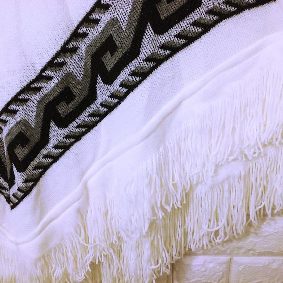 Free PeopleX Knitwear Poncho One Size Fringe Tassels Aztec Geometric White Black - Picture 6 of 11